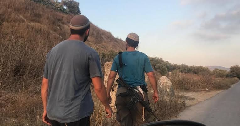 مستوطنون يقتحمون جبل العرمة شرق بيتا جنوب نابلس