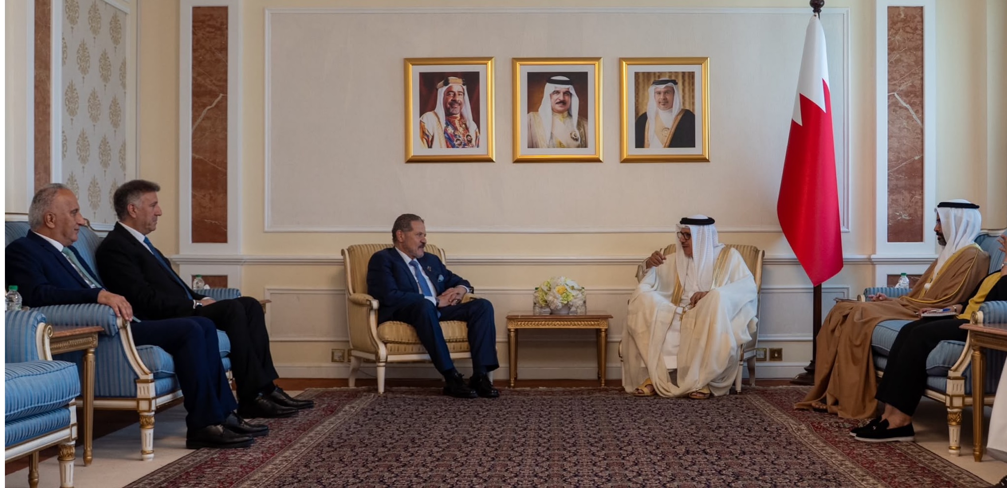 ياسر عباس يطلع وزير الخارجية البحريني على آخر تطورات القضية الفلسطينية