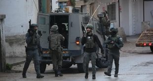 القدس: الاحتلال يعتقل موظفي بلدية حزما ويستولي على مركبة