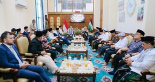 الهباش ومفتي فلسطين يبحثان مع قيادات جاوة الشرقية الأوضاع في فلسطين وتعزيز التعاون