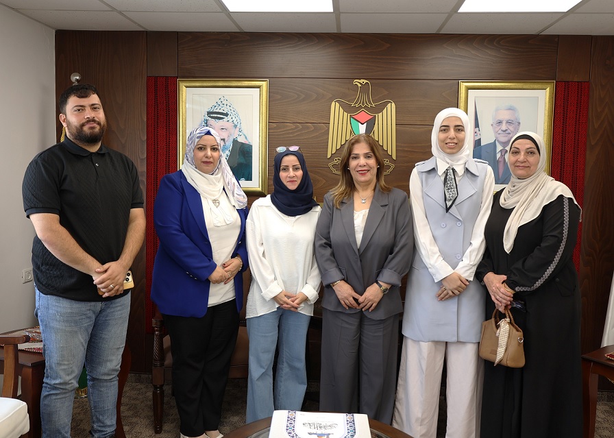 الخليلي تلتقي وفد جمعية عزون للتنمية والإبداع والتطوير لبحث سبل التعاون في دعم وتمكين النساء