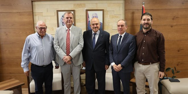 وزير الحكم المحلي يُشيد بجهود السفير الهولندي واسهاماته في تعزيز العلاقات بين فلسطين و هولندا
