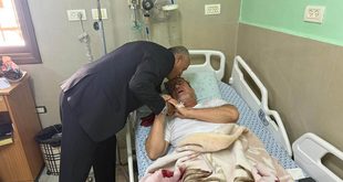 محافظ جنين كمال أبو الرب يطمئن على صحة الشيخ نافع الكيلاني بعد خضوعه لعملية جراحية