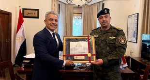 قائد قوات الأمن الوطني اللواء العبد إبراهيم خليل يهنئ السفير المصري بمناسبة تسلمه مهامه لدى دولة فلسطين