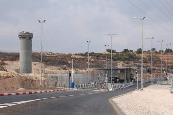 الاحتلال يغلق حاجز بيت إكسا العسكري شمال غرب القدس