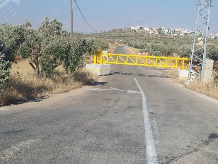 الاحتلال ينصب 3 بوابات حديدية في محيط يعبد ويقيّد حركة المواطنين