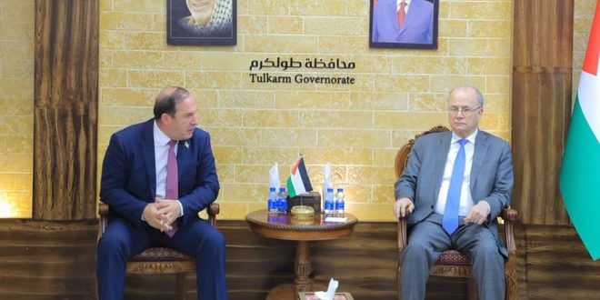 محافظ طولكرم اللواء د. عبد الله كميل يستقبل رئيس الوزراء د. محمد مصطفى والوفد الوزاري