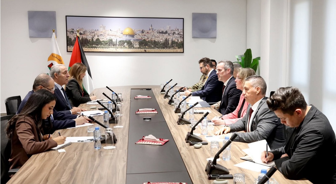 حسين الشيخ يستقبل وفدا من الخارجية الأمريكية 