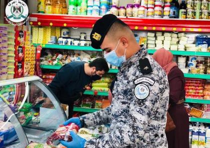 الاقتصاد: ضبط 33 طنا من المواد منتهية الصلاحية وإحالة 8 تجار إلى النيابة خلال أيلول