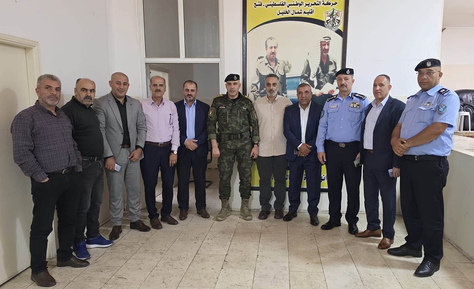 محافظ الخليل خالد دودين وقادة الأجهزة الأمنية يهنئون "بشار الطروة" بانتخابه أميناً لسر حركة «فتح» في إقليم شمال الخليل