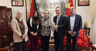 السفير الصيني لدى فلسطين سون تشن يلتقي وفداً من جمعية "عطاء فلسطين الخيرية"