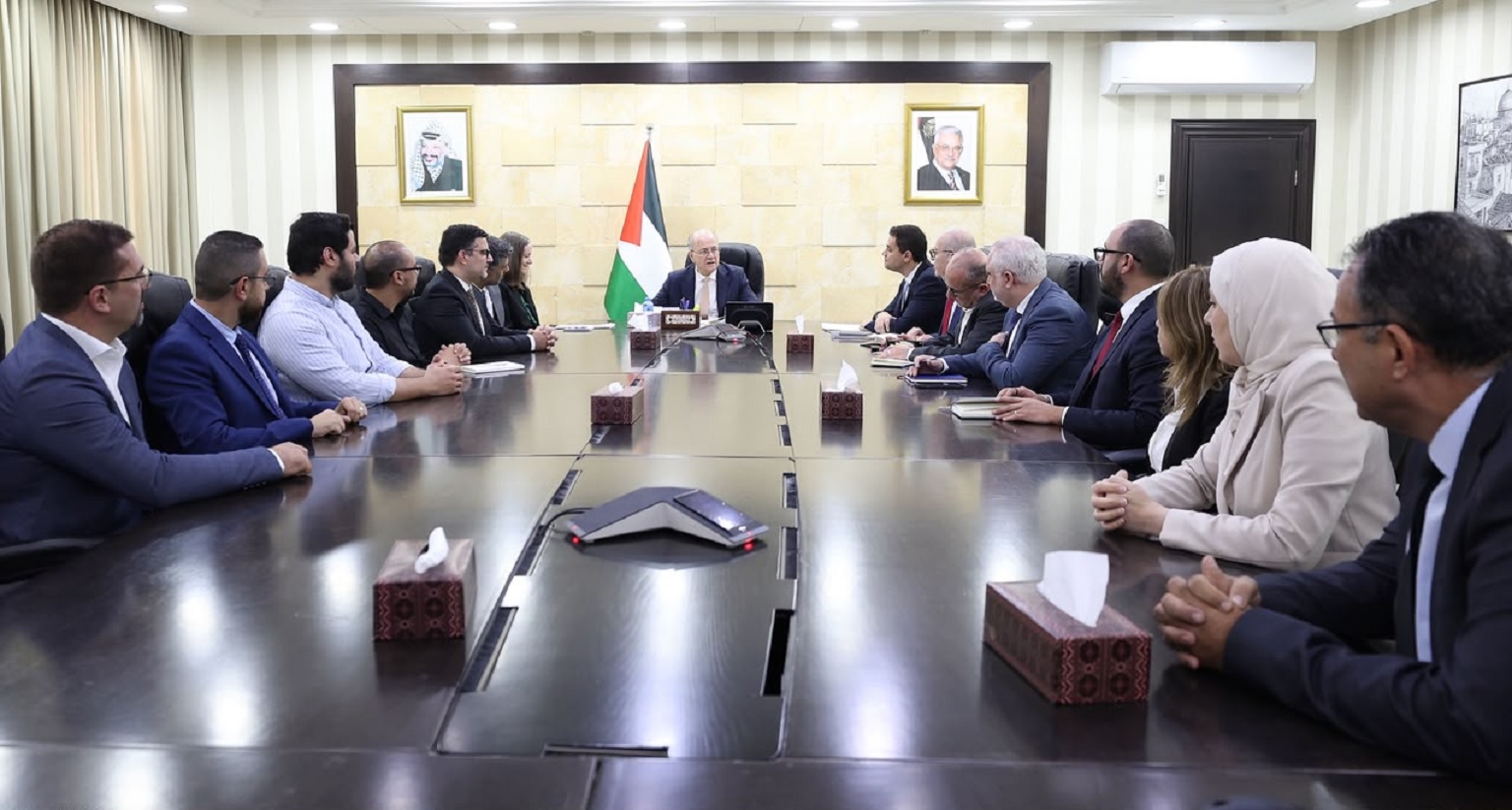 رئيس الوزراء محمد مصطفى يبحث مع البنك الدولي وشركات تكنولوجية فلسطينية تعزيز الاستثمار والنمو
