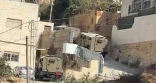 الاحتلال يعتقل مواطنين ويغلق مداخل ومخارج محافظة الخليل
