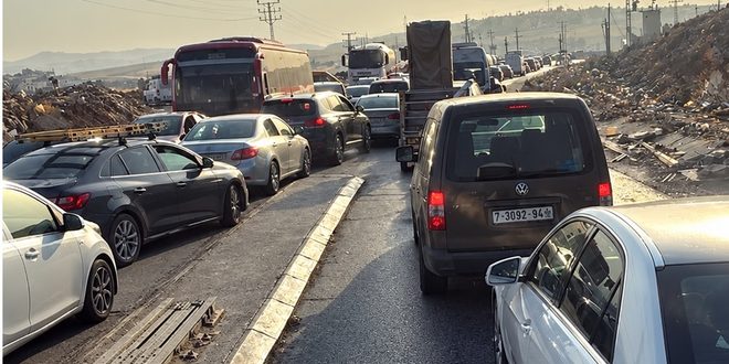 الاحتلال يغلق مداخل رام الله وينصب حواجز