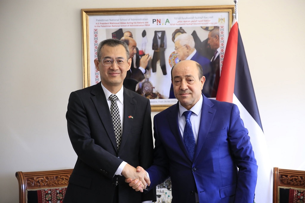 موسى أبو زيد يبحث مع سفير الصين لدى فلسطين سون تشن سبل تعزيز التعاون المشترك