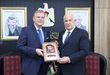 وزير الداخلية زياد هب الريح يلتقي رئيس مكتب تمثيل مملكة هولندا لدى دولة فلسطين لمناسبة انتهاء مهامه