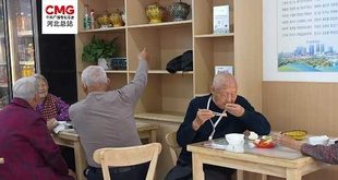 "العمال الاجتماعيون والمتطوعون" يعززون حوكمة المجتمعات السكنية بعد إعادة التوطين في شيونغآن