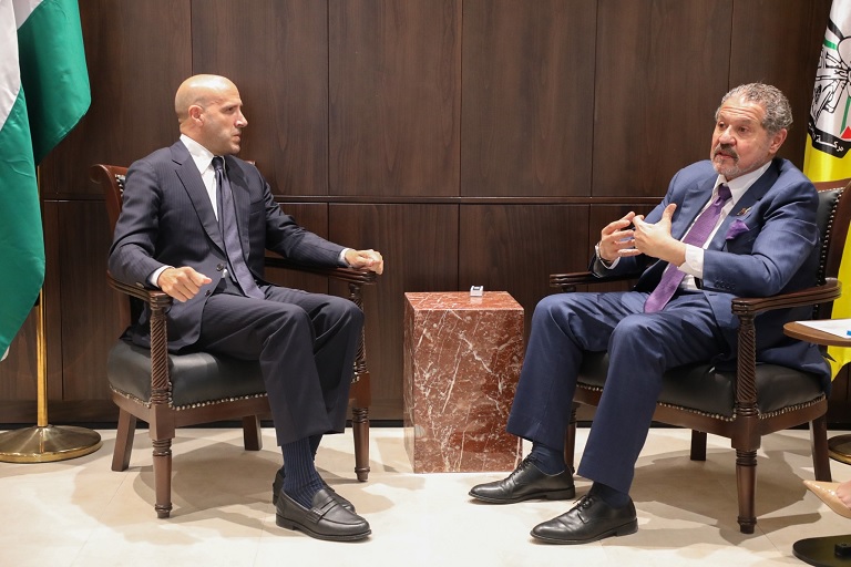 ياسر عباس يبحث مع وفد من حزب الاشتراكيين الأوروبيين تعزيز العلاقات الثنائية والتطورات السياسية في فلسطين