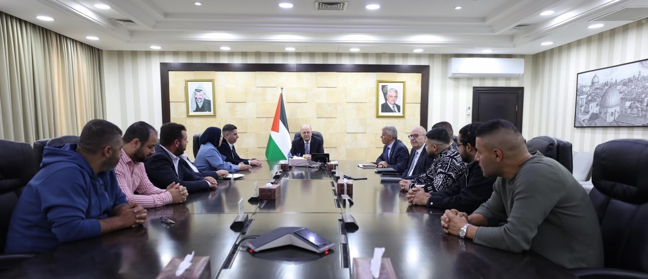 رئيس الوزراء يلتقي الاتحاد العام لطلبة فلسطين ويؤكد أهمية دعم الطلبة ومساندتهم