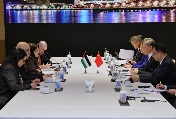 وزير الخارجية الصيني يلتقي نظيرته الفلسطينية