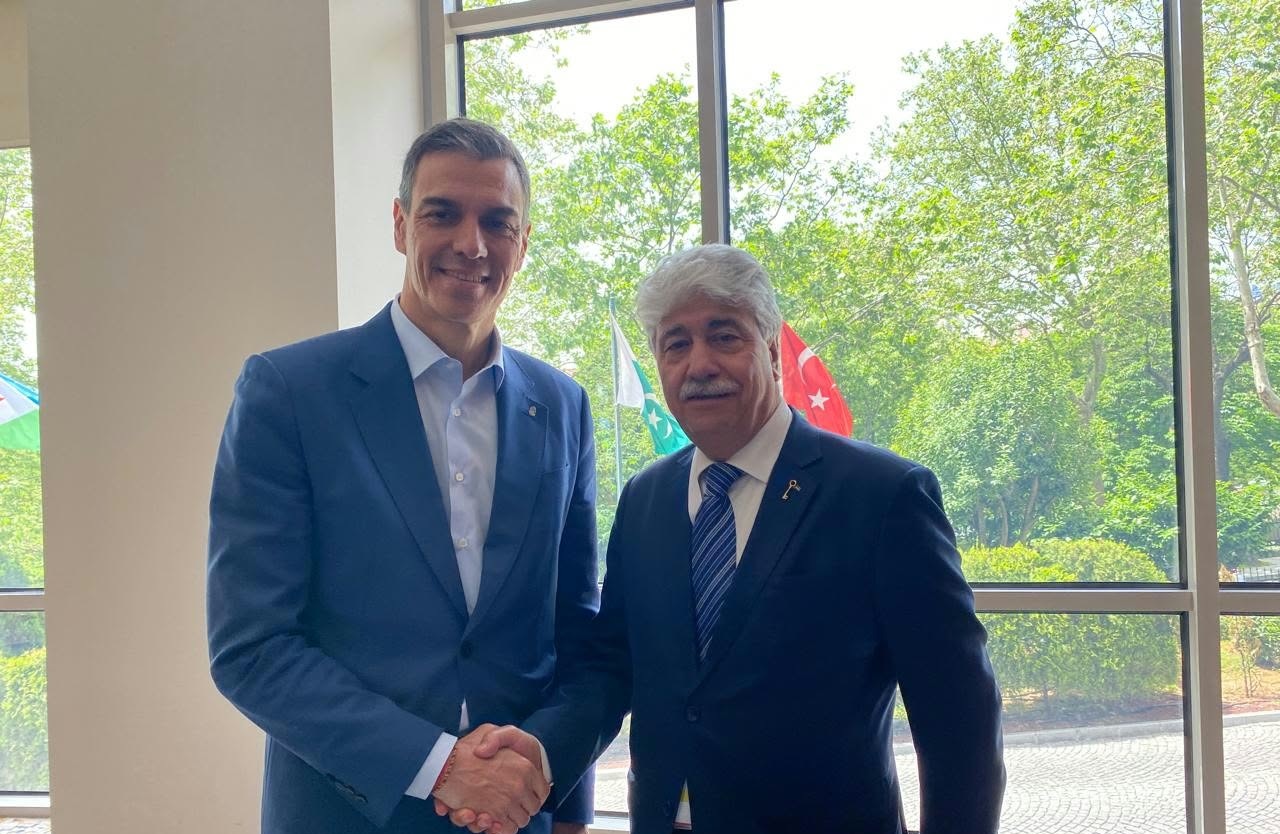 د. أحمد مجدلاني يعزي رئيس الوزراء الإسباني بيدرو سانشيز بضحايا حادث اصطدام القطارين