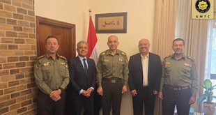 اللواء ركن محمود هارون يهنئ السفير المصري باسم عبد الهادي بتسلّم مهامه في فلسطين