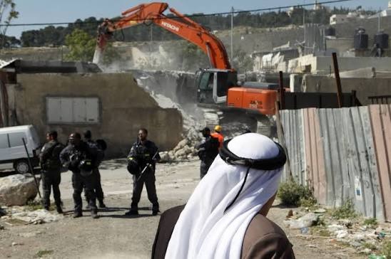 الاحتلال يهدم منزل في بدو شمال غرب القدس