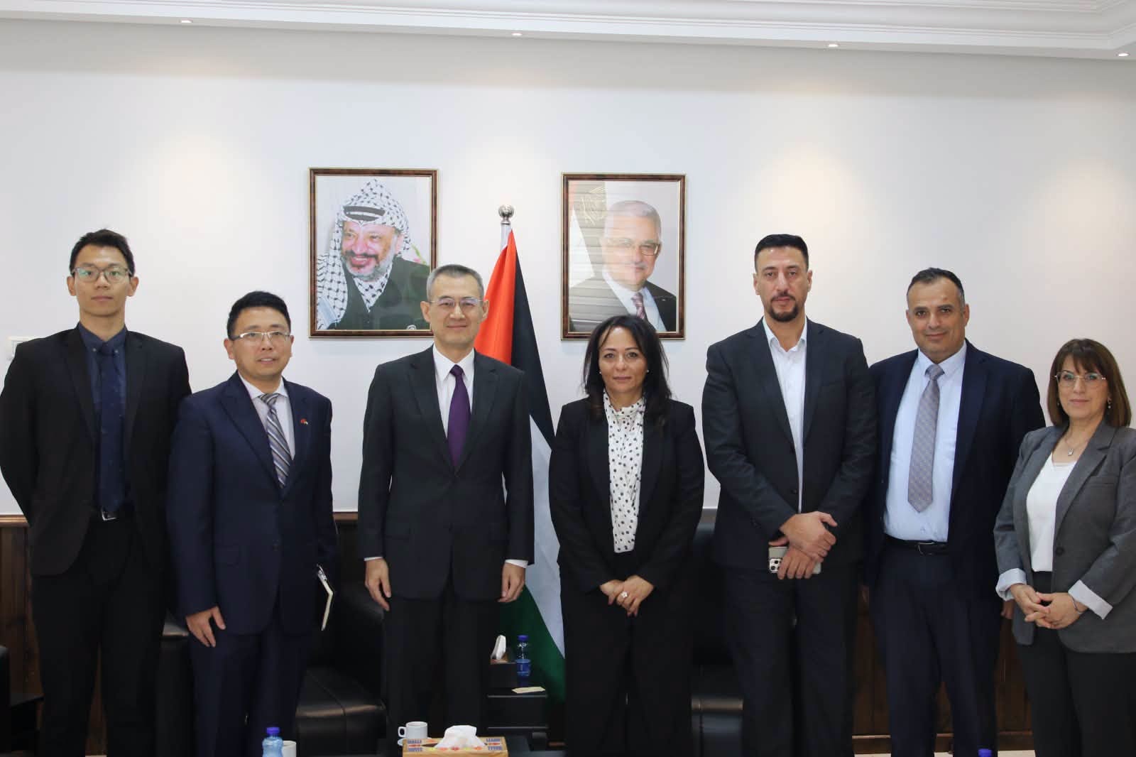 الوزيرة سماح حمد تبحث مع السفير الصيني سون تشن تعزيز التعاون ودعم الجهود الإنسانية والتنموية في فلسطين