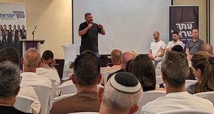 نتنياهو يستعين بحاخام للضغط على فينتر للانسحاب من الانتخابات