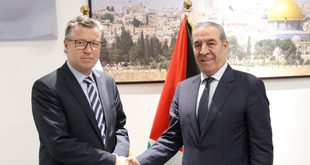 حسين الشيخ يبحث مع وزير الدولة للشؤون الخارجية الألماني آخر التطورات السياسية وتعزيز التعاون المشترك