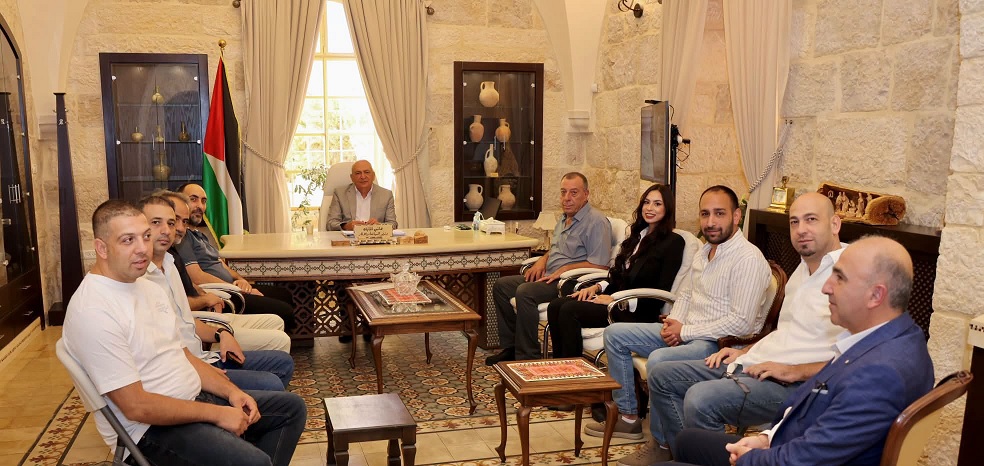وزير السياحة والآثار هاني الحايك يلتقي الهيئة التأسيسية لجمعية المطاعم السياحية الفلسطينية
