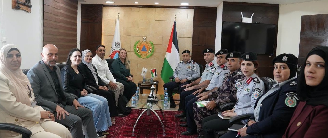مدير عام الدفاع المدني اللواء ركن أكرم ثوابتة يستقبل وفداً من مؤسسة الرؤية العالمية