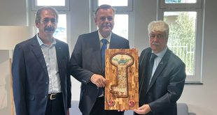 خلال لقائه سفير هولندا ، د. مجدلاني : إجراءات الاحتلال بحق البعثات الدبلوماسية والقيود التي تفرضها عليها انتهاك للأعراف الدبلوماسية