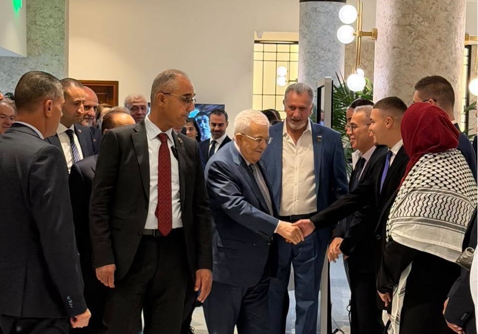 الرئيس محمود عباس يصل إلى جمهورية قبرص في زيارة بدعوة من الرئيس خريستودوليدس ويلتقي اقليم حركة فتح في قبرص