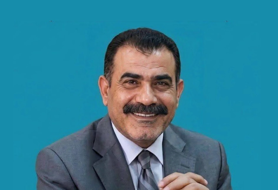 من يُعيرني ومضةَ ضوءٍ